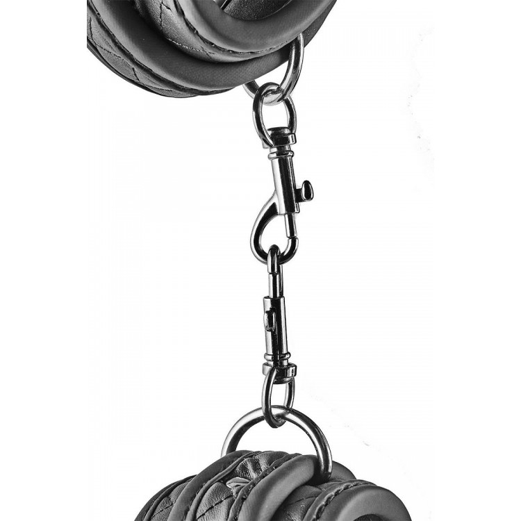 Черные манжеты на запястья HANDCUFF DIAMOND