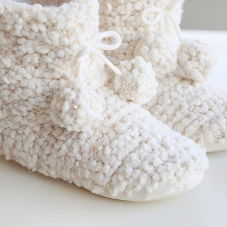 Женские домашние вязаные сапожки E 240 crem POMPOMS, Halluci