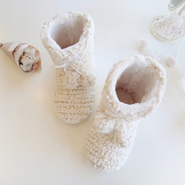 Женские домашние вязаные сапожки E 240 crem POMPOMS, Halluci